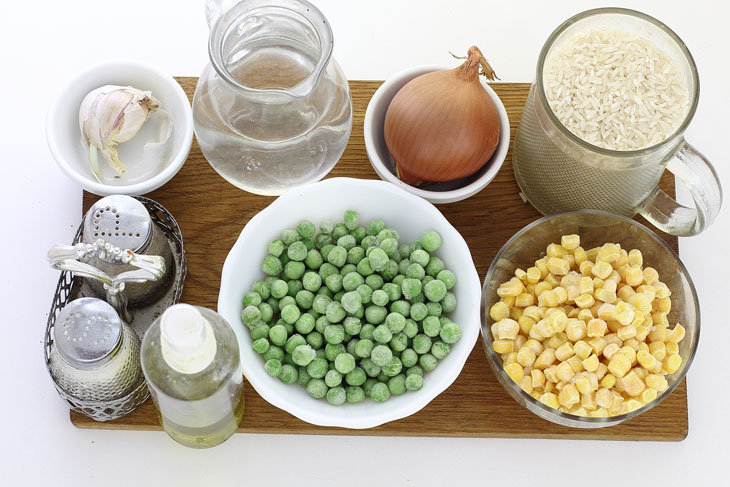 Rice with corn and green peas - a delicious side dish made from inexpensive ingredients