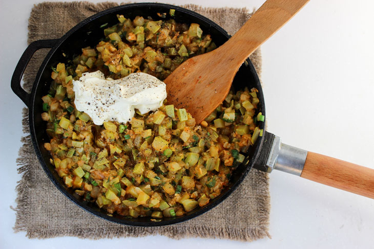 Braised zucchini with garlic and dill. A special creamy taste that is hard to resist!