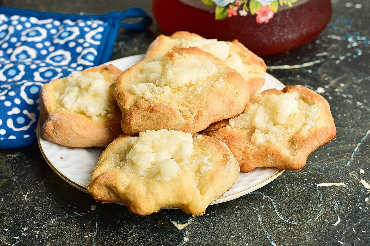 Duchmak with cottage cheese - delicious Tatar pastry