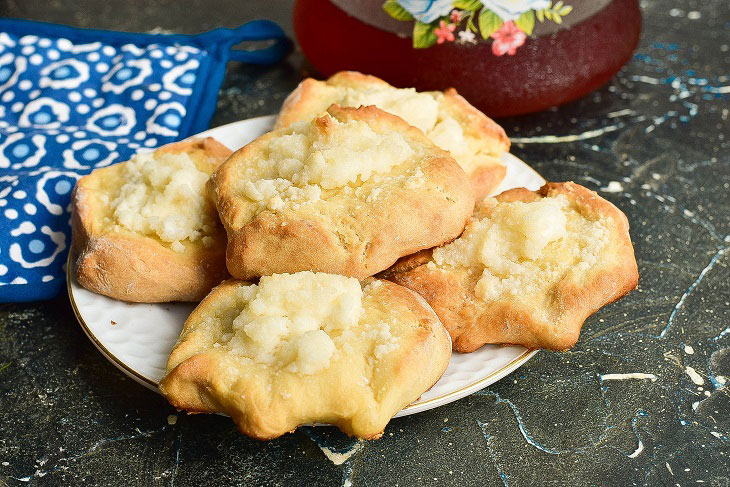Duchmak with cottage cheese - delicious Tatar pastry