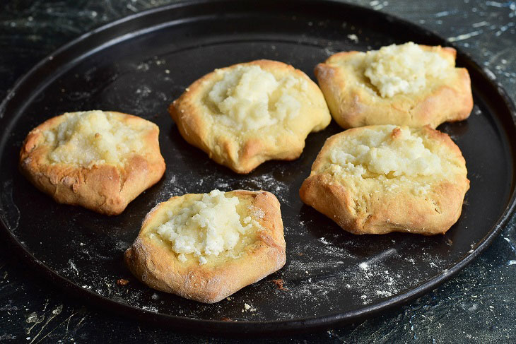 Duchmak with cottage cheese - delicious Tatar pastry