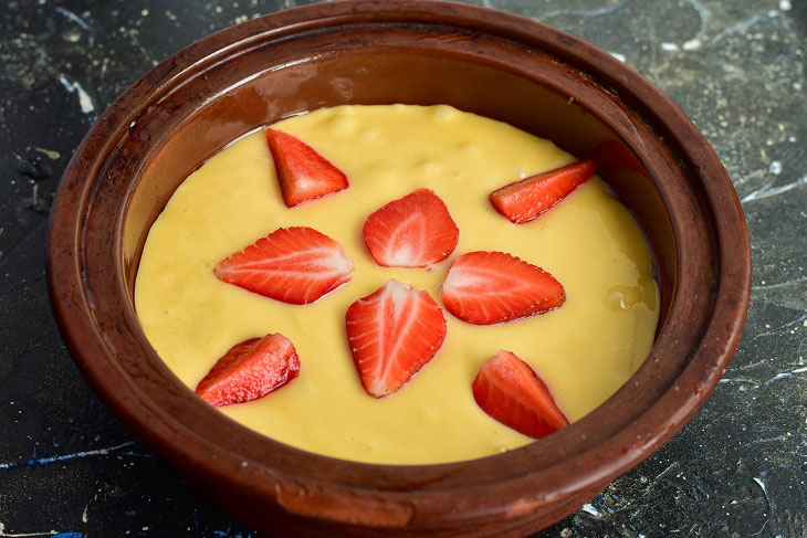 Strawberry biscuit pie - delicious and elegant