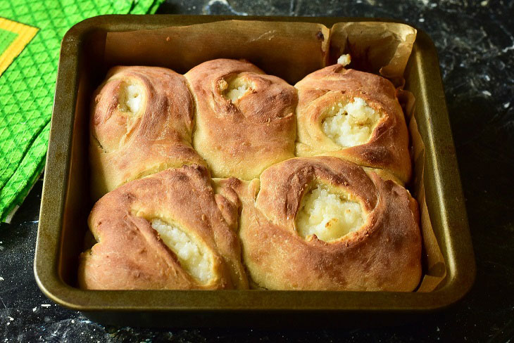 Tear-off pie with cottage cheese - tasty, simple and fast