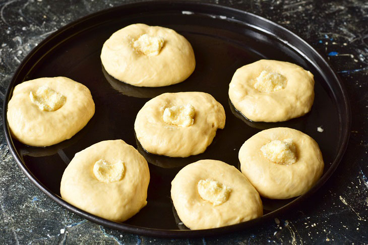 Buns "Butter Eyes" - soft and tender pastries