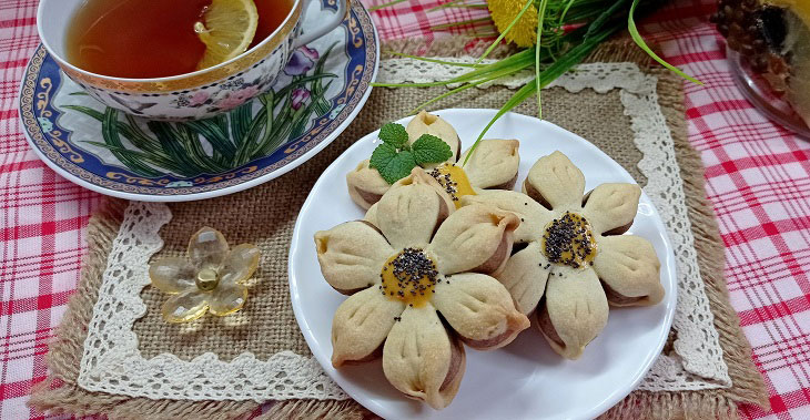 Shortbread cookies "Flowers" - tasty, delicate and elegant