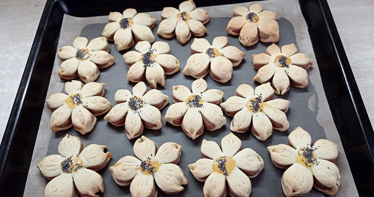 Shortbread cookies "Flowers" - tasty, delicate and elegant