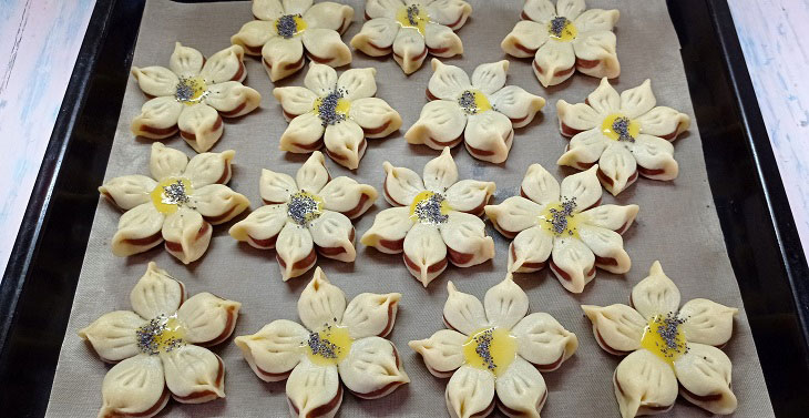 Shortbread cookies "Flowers" - tasty, delicate and elegant