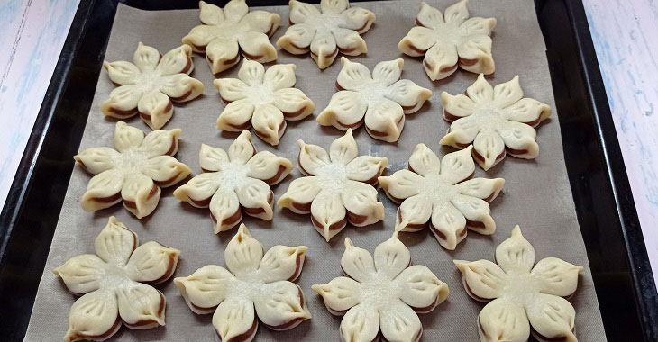 Shortbread cookies "Flowers" - tasty, delicate and elegant