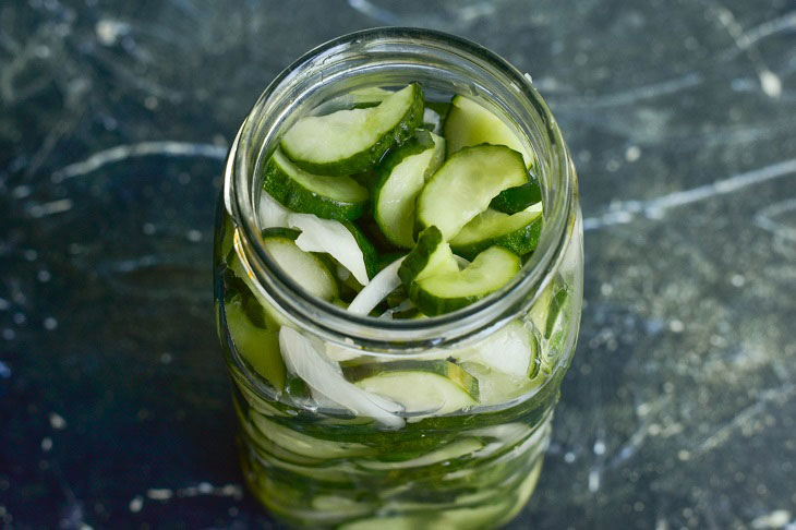 Salad "Nezhinsky" from cucumbers - an incomparable preparation for the winter