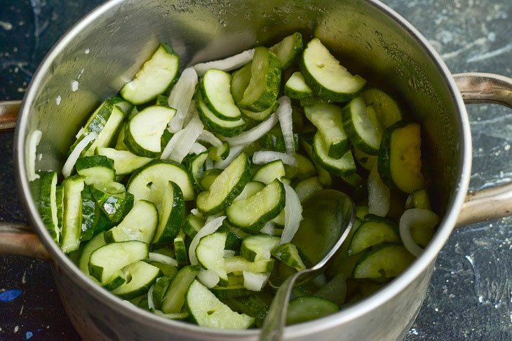 Salad "Nezhinsky" from cucumbers - an incomparable preparation for the winter