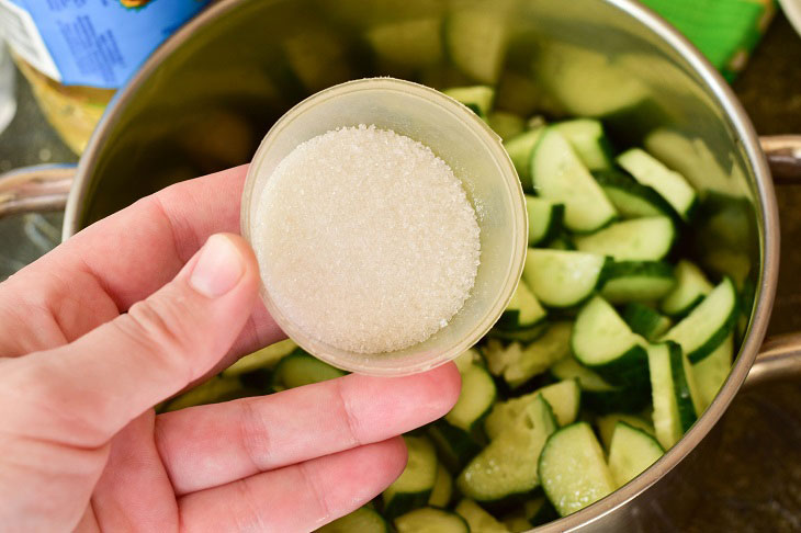 Salad "Nezhinsky" from cucumbers - an incomparable preparation for the winter