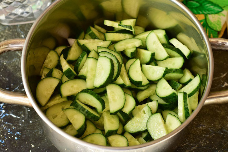 Salad "Nezhinsky" from cucumbers - an incomparable preparation for the winter