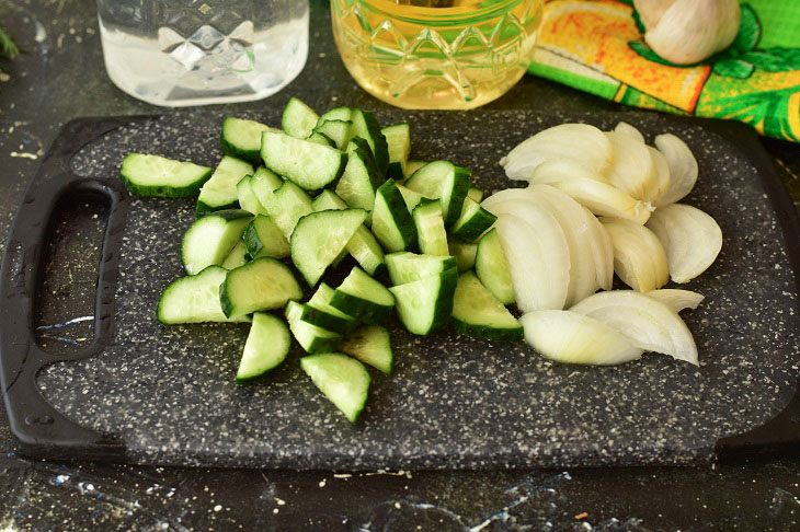 Salad "Nezhinsky" from cucumbers - an incomparable preparation for the winter