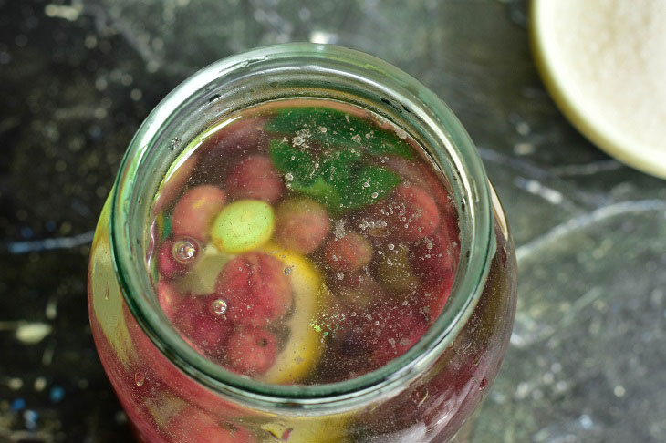 Gooseberry compote "Mojito" for the winter - refreshing and healthy