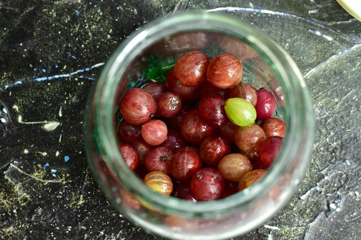 Gooseberry compote "Mojito" for the winter - refreshing and healthy