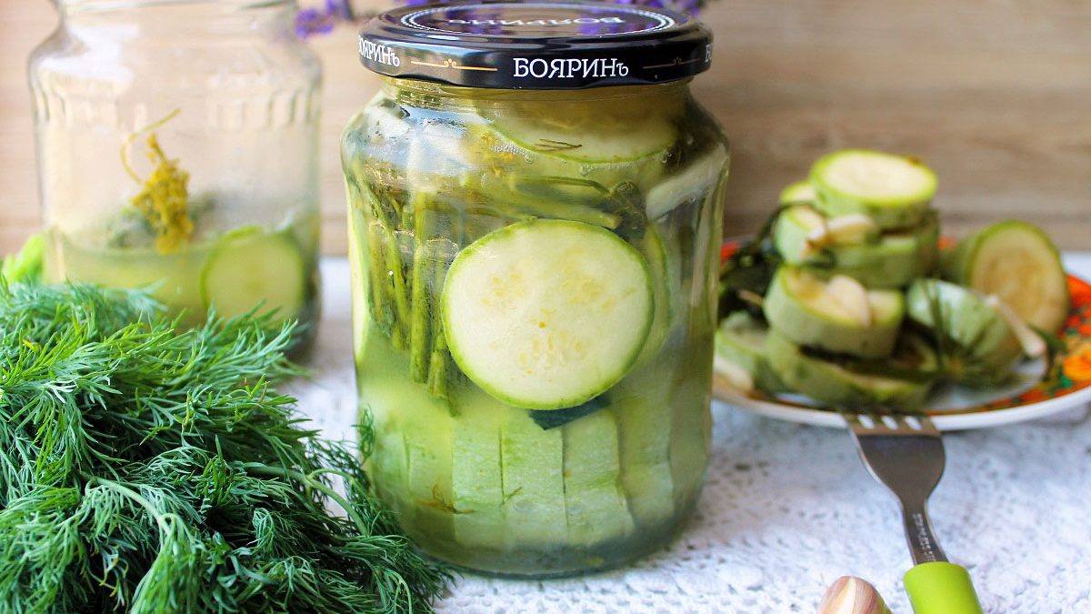 Lightly salted zucchini – a wonderful seasonal preparation