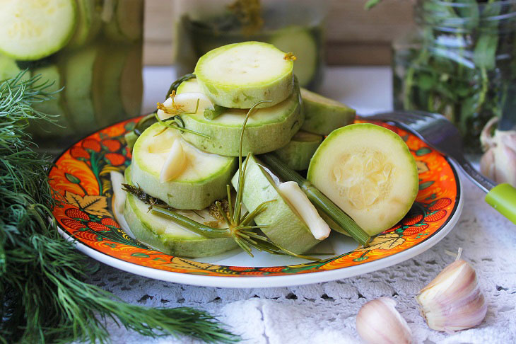 Lightly salted zucchini - a wonderful seasonal preparation