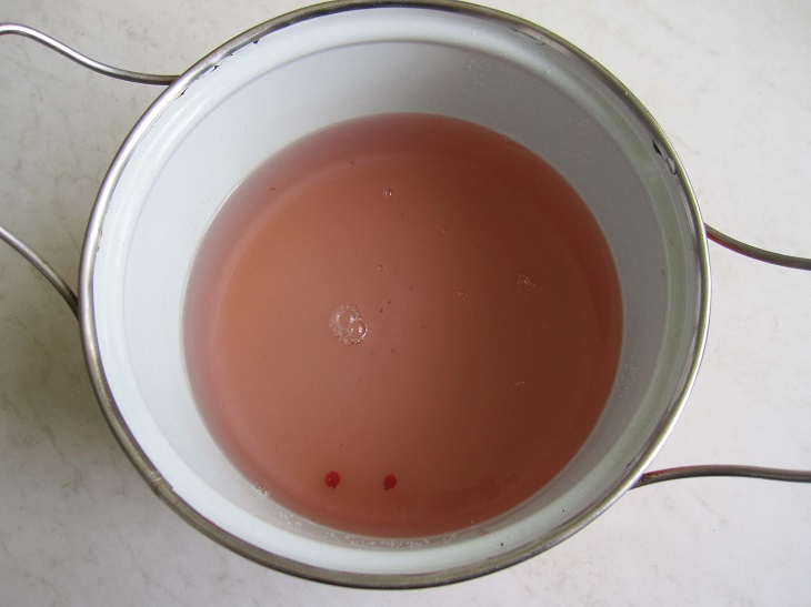 Compote of apricots with red currants for the winter without sterilization