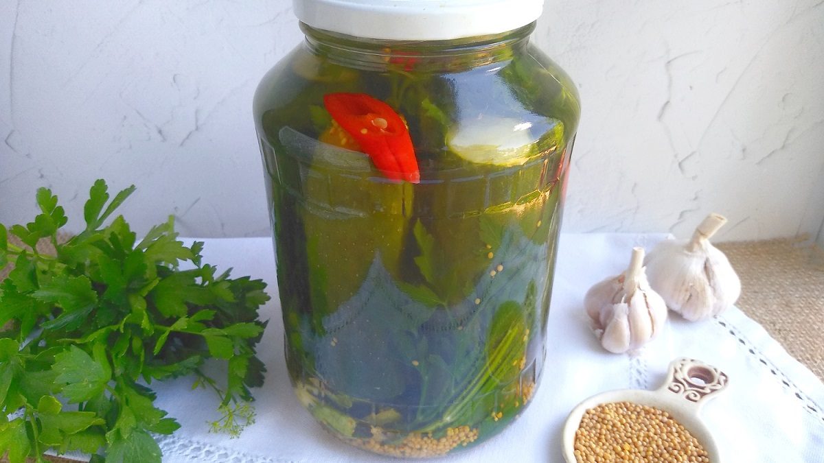 Pickled cucumbers with mustard – crispy and fragrant