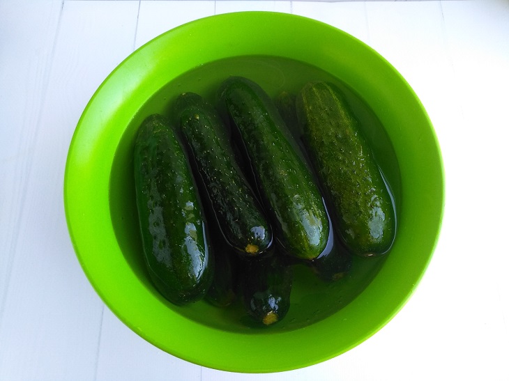 Pickled cucumbers with mustard - crispy and fragrant