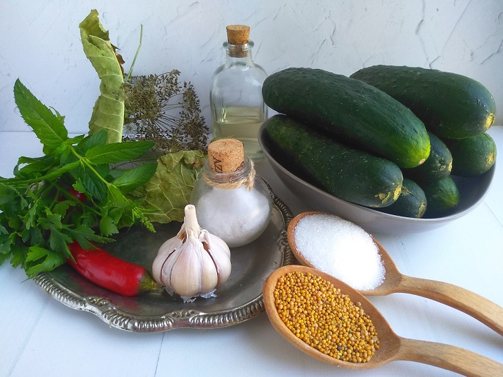 Pickled cucumbers with mustard - crispy and fragrant