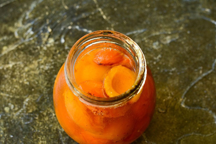 Apricot jam without cooking fruits for the winter - beautiful and appetizing