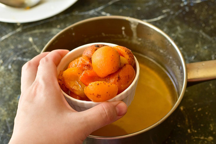Apricot jam without cooking fruits for the winter - beautiful and appetizing