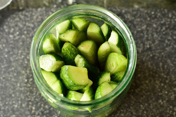 Cucumbers "Bomb" with grated garlic - a delicious preparation for the winter