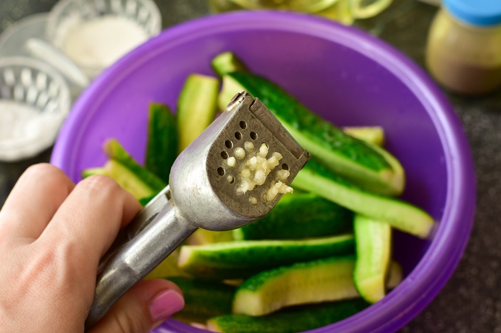 Cucumbers "Bomb" with grated garlic - a delicious preparation for the winter