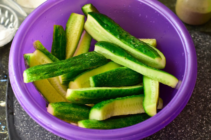 Cucumbers "Bomb" with grated garlic - a delicious preparation for the winter