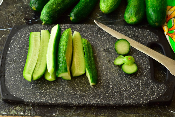 Cucumbers "Bomb" with grated garlic - a delicious preparation for the winter