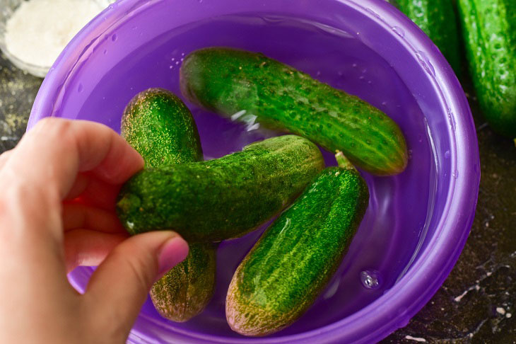 Cucumbers "Bomb" with grated garlic - a delicious preparation for the winter