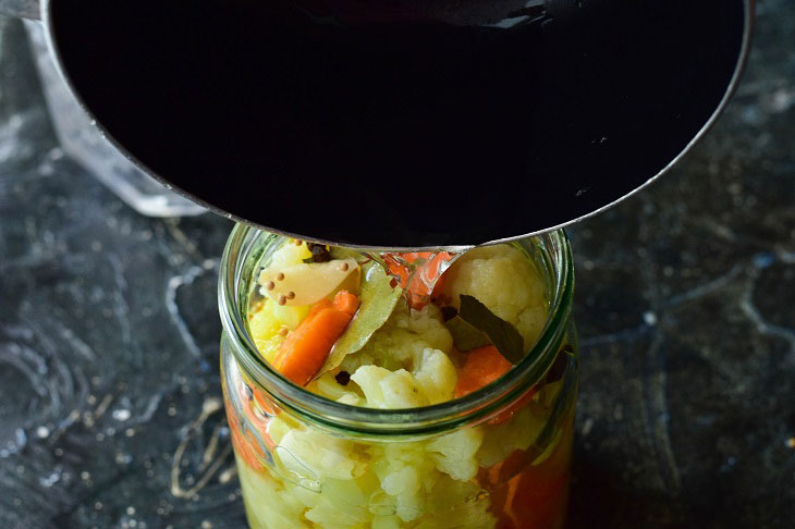 Marinated cauliflower for the winter - a delicious and fragrant preparation