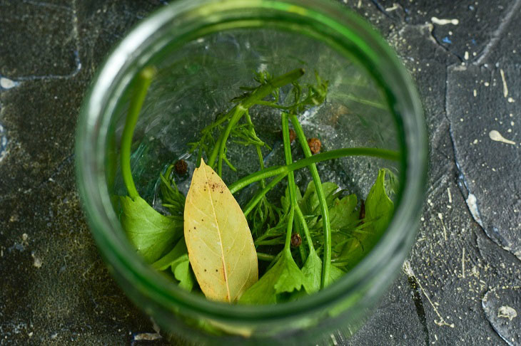 Zucchini in Chili ketchup for the winter - excellent canned vegetables