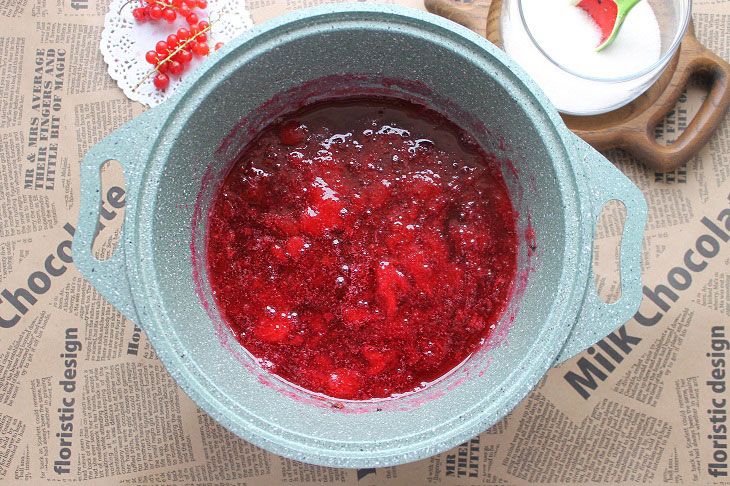 Redcurrant jelly - tasty and healthy