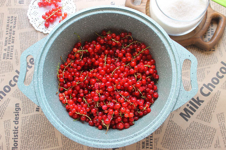 Redcurrant jelly - tasty and healthy