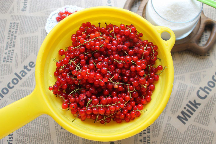 Redcurrant jelly - tasty and healthy