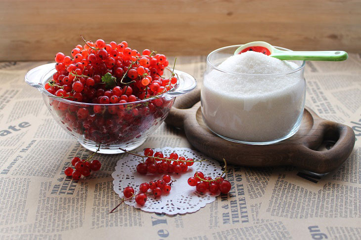 Redcurrant jelly - tasty and healthy