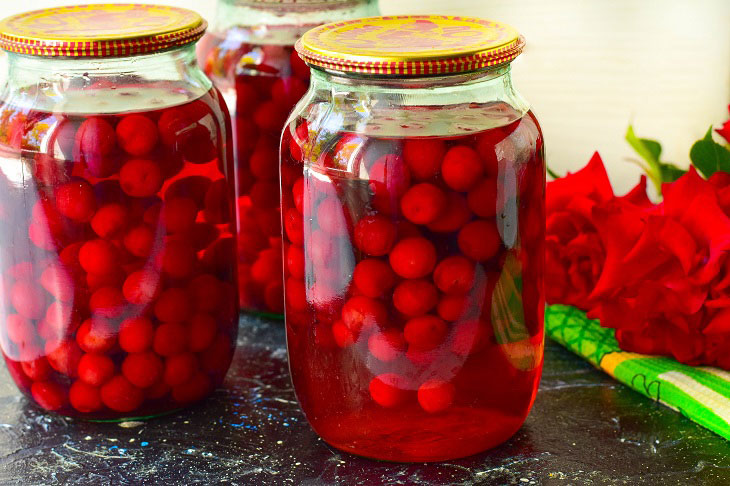 Cherry compote for the winter - fragrant, healthy and natural