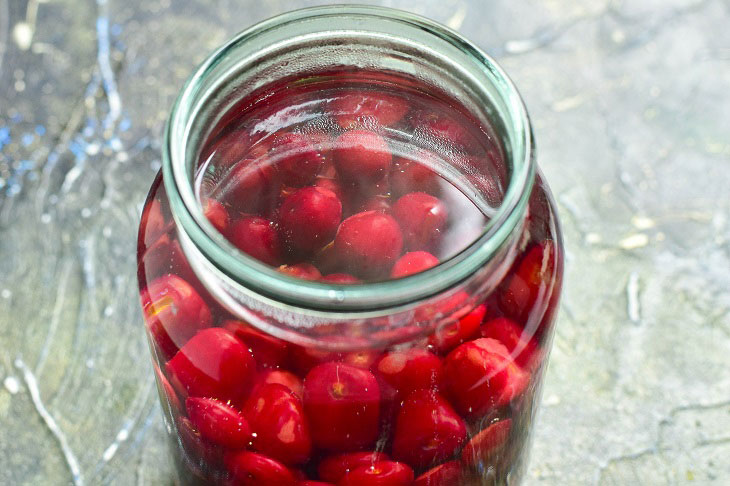 Cherry compote for the winter - fragrant, healthy and natural