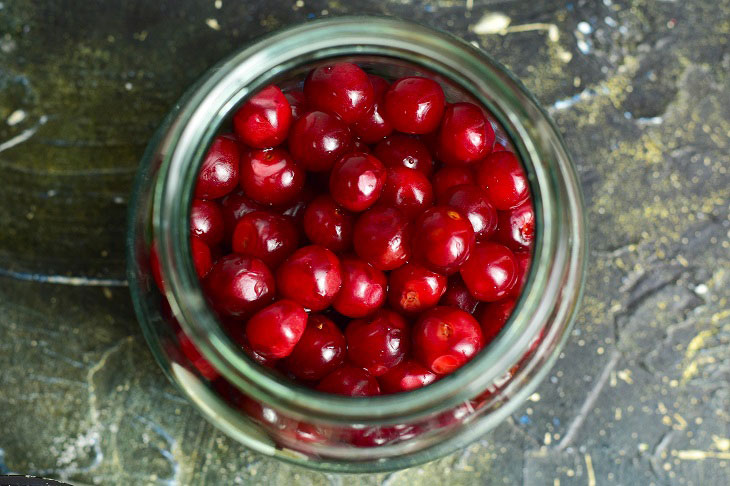 Cherry compote for the winter - fragrant, healthy and natural