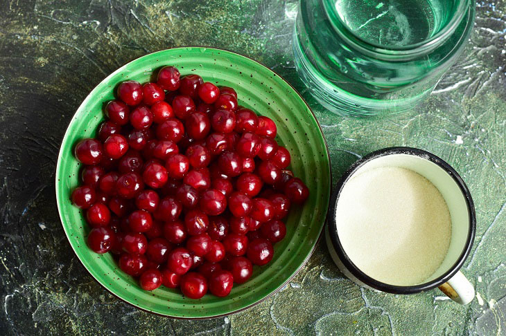 Cherry compote for the winter - fragrant, healthy and natural