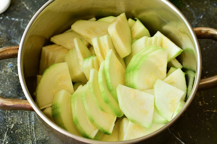 Zucchini salad for the winter - a budget and tasty preparation