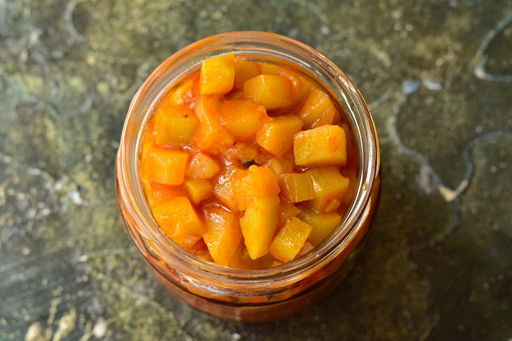 Zucchini with tomato paste for the winter - a versatile vegetable snack