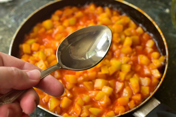 Zucchini with tomato paste for the winter - a versatile vegetable snack