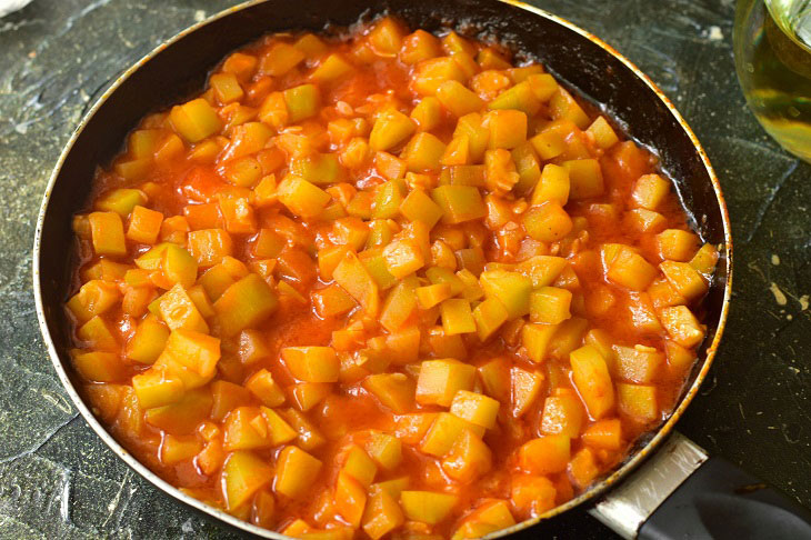 Zucchini with tomato paste for the winter - a versatile vegetable snack