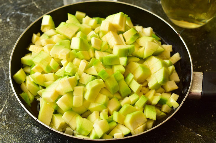 Zucchini with tomato paste for the winter - a versatile vegetable snack