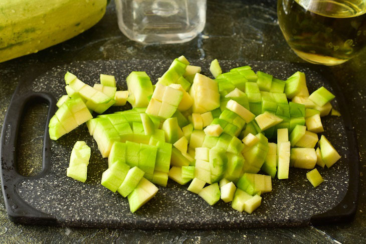 Zucchini with tomato paste for the winter - a versatile vegetable snack