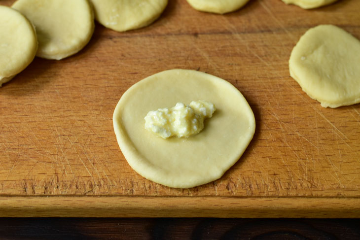 Vareniki with cottage cheese on choux pastry - very tender and juicy