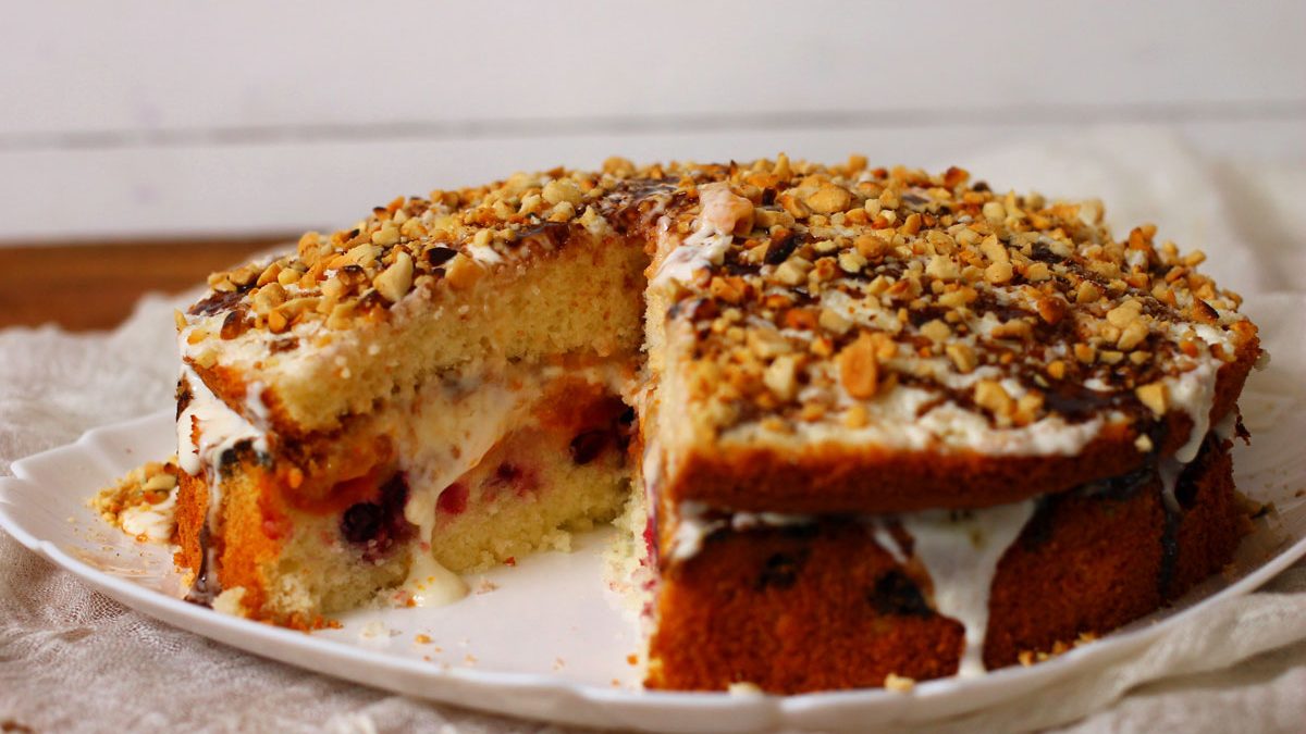 Biscuit cake with apricots and black currants – a step by step recipe with a photo